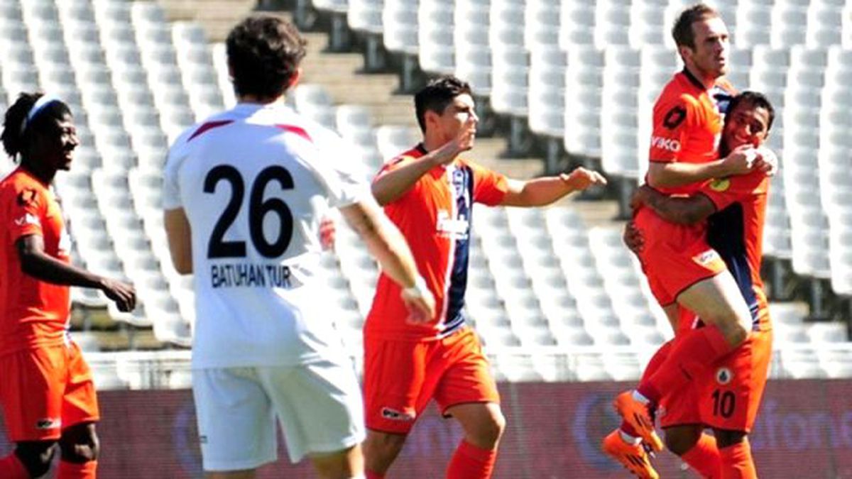 İstanbul Büyükşehir Belediyespor Lider