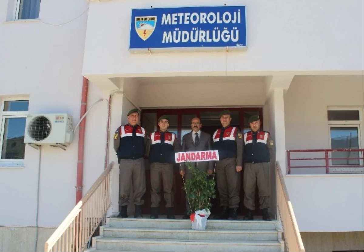 Jandarma, Meteoroloji Çalışanlarının Gününü Kutladı