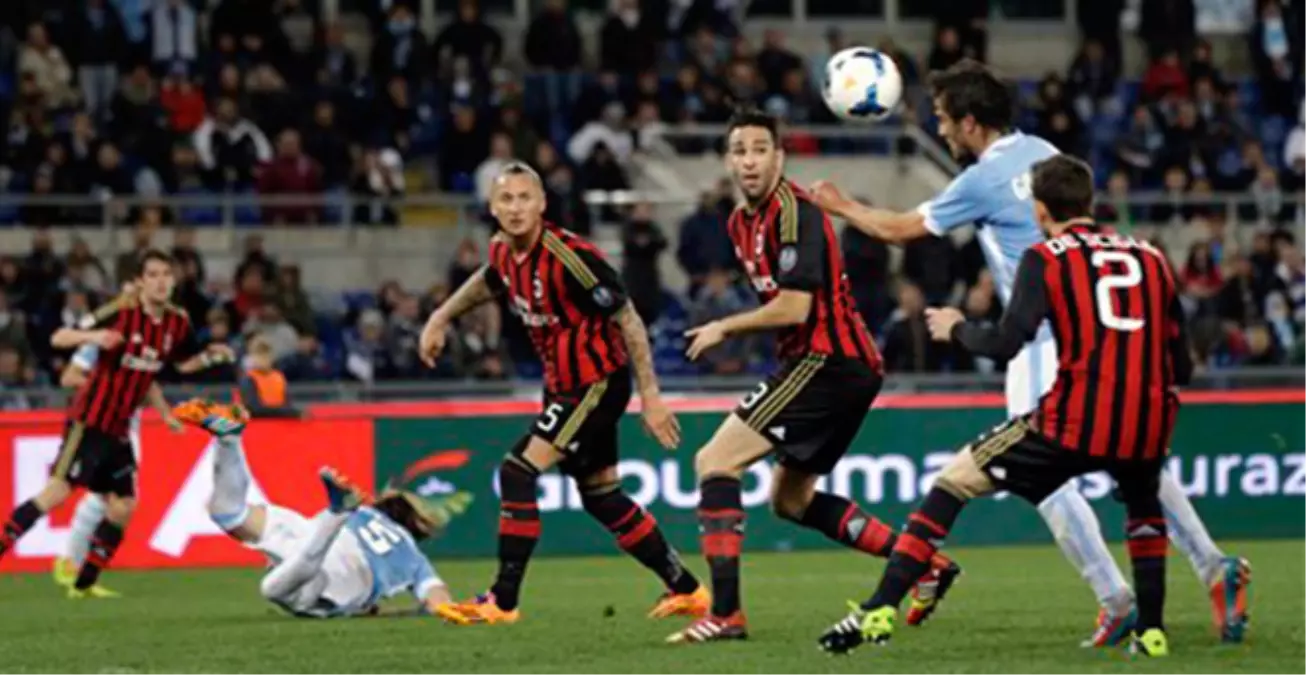 Lazio-Milan Maçında İstifa Protestosu