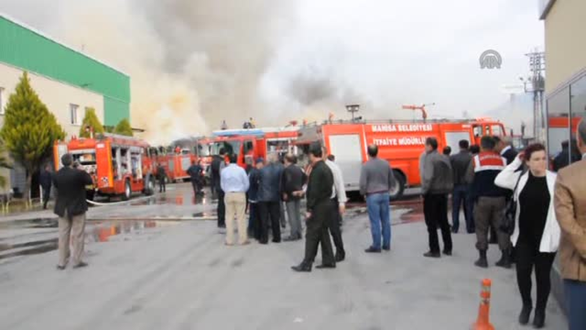 Manisa\'da Sanayi Bölgesinde Yangın Çıktı