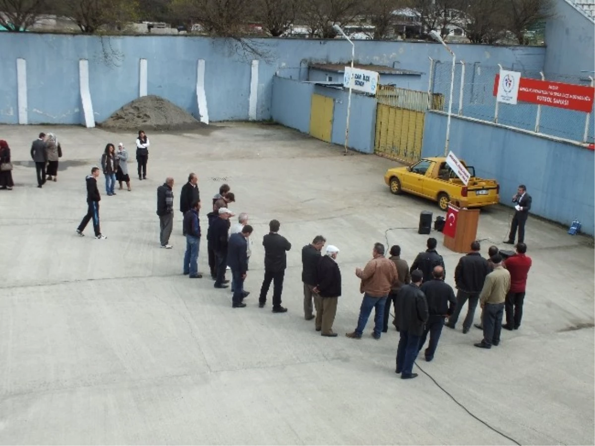 Mitingde Beklediği İlgiyi Göremeyen Bağımsız Aday, Halkın İlgisizliğini Eleştirdi Açıklaması