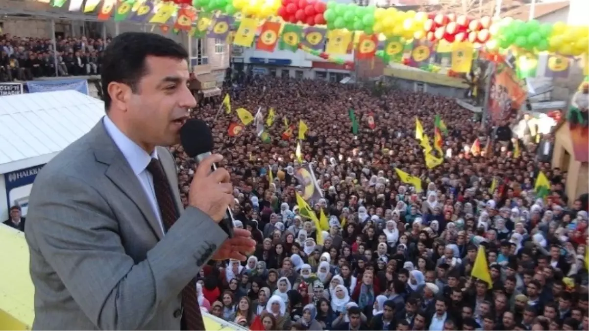 Selahattin Demirtaş, Bitlis\'te Miting Yaptı