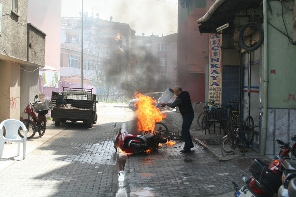 Tamirhanede Motosiklet Alev Aldı
