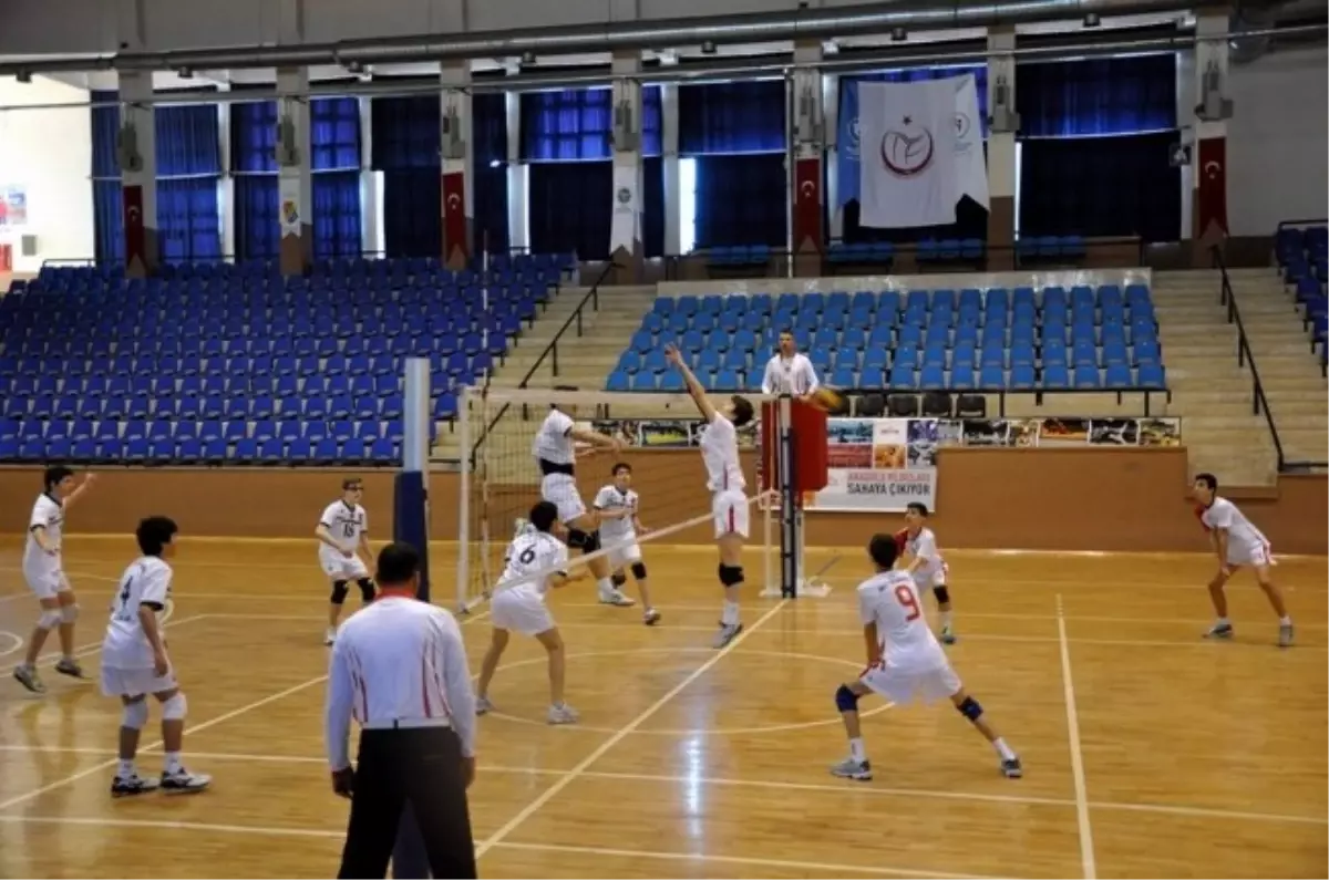 Okullararası Voleybol Yarı Final Grup Müsabakaları Sona Erdi