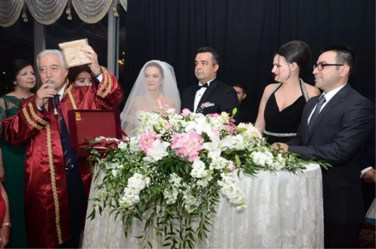 Zihni Aldırmaz Nikah Kıydı