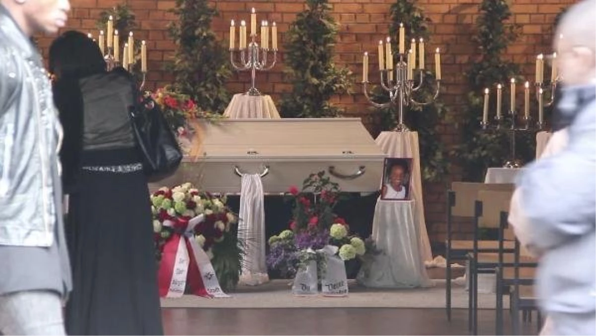 Ali Kurt\'un Ailesi, Uğruna Nehre Atladığı Çocuğun Cenazesine Katıldı