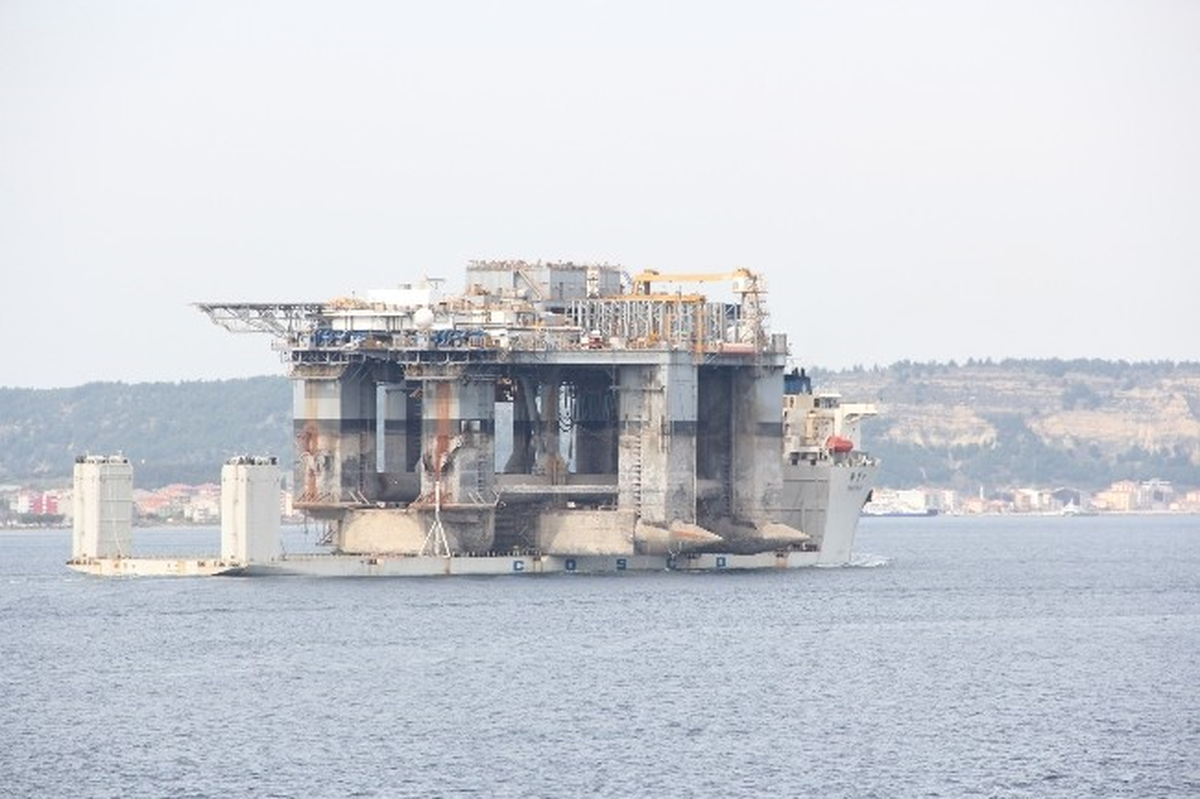 Petrol ve Doğalgaz Arama Platformu İstanbul Boğazından Geçti