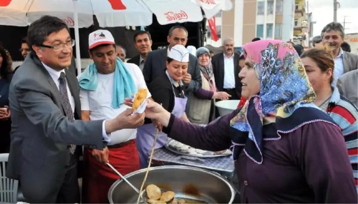 Belediyenin Karşısına Yörük Çadırı Kurdu