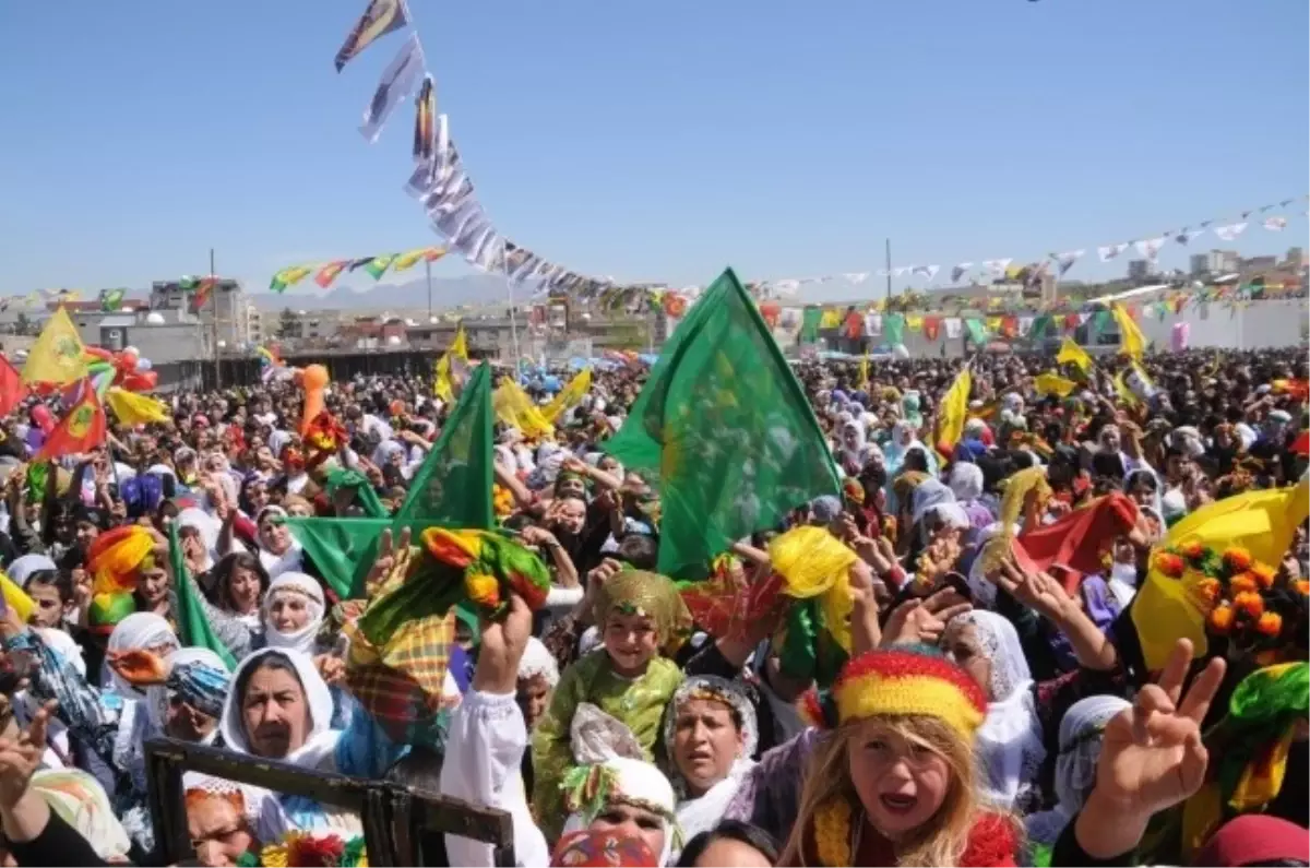 Cizre\'de Coşkulu Nevruz Kutlaması