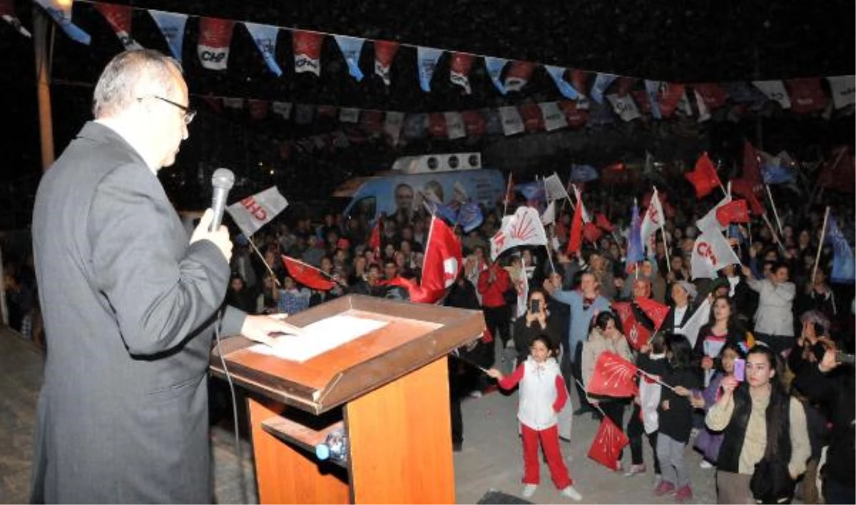 Erzurum\'da 5 Siyasi Parti Bir Günde Aynı Köyde Miting Yaptı