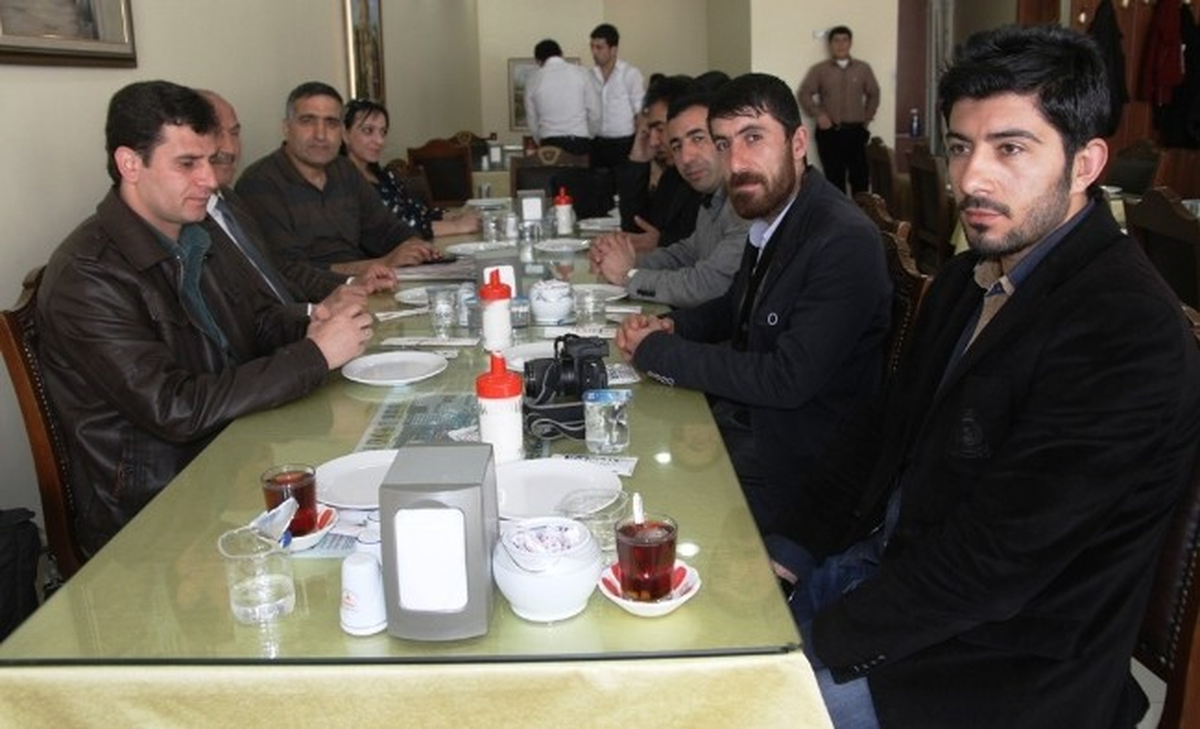 Gazeteci Çurku'dan Meslektaşlarına Kahvaltı