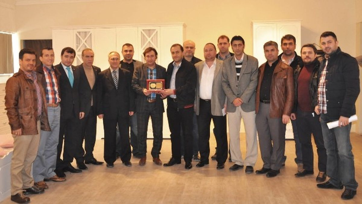 Genç Girişimciye Teşekkür Plaketi