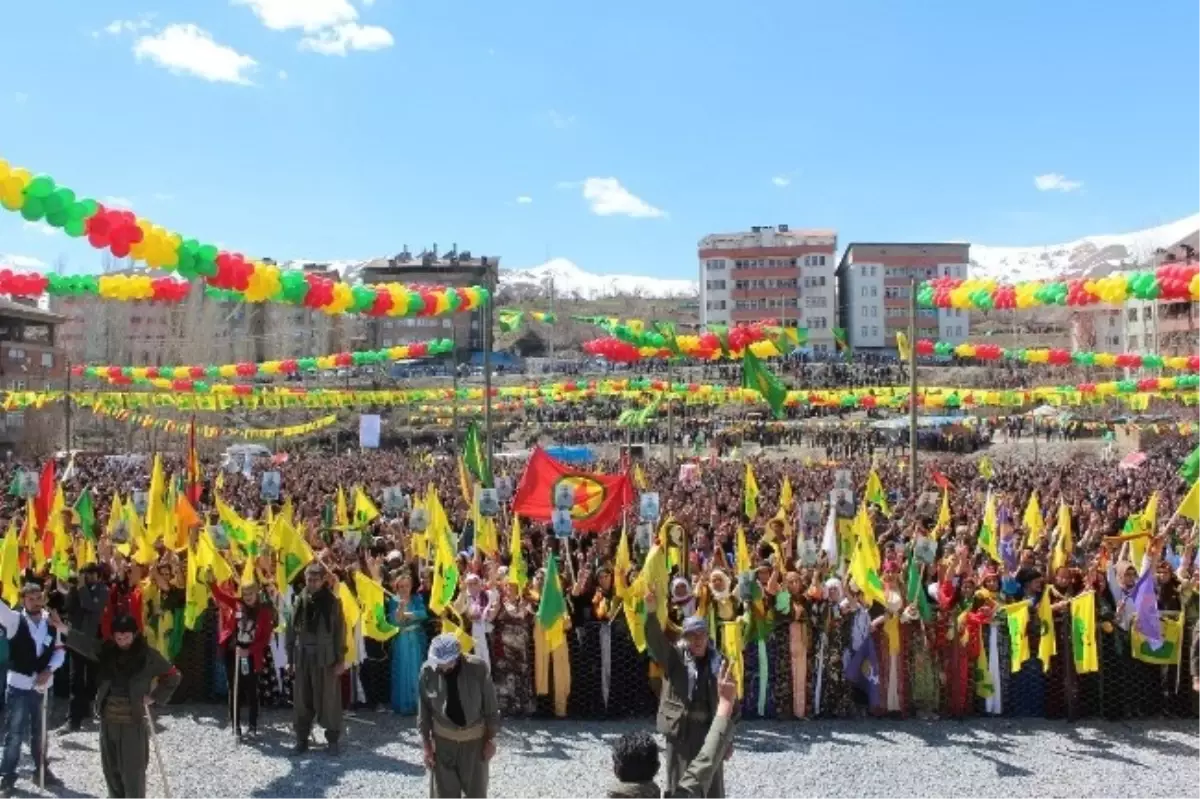 Hakkari\'de Gecikmeli Nevruz Kutlaması