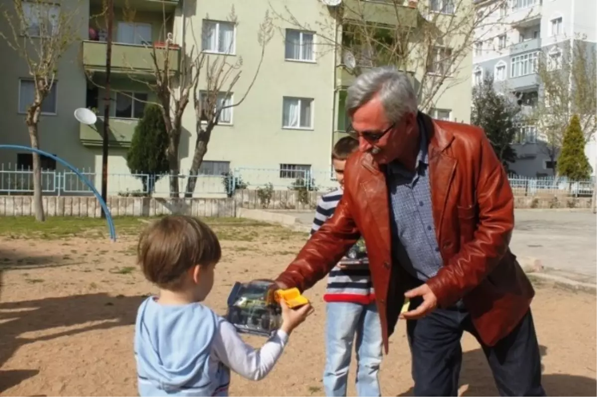 Kırklareli Belediye Başkanı Çağlayan'dan Çocuklara Oyuncak