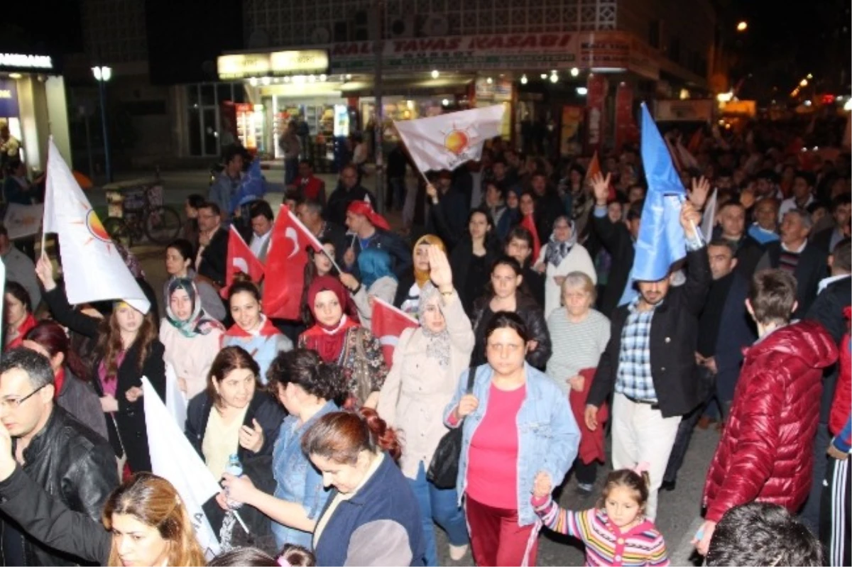Nazilli\'de Binlerce Ak Partili Sevgi Yürüyüşüne Katıldı