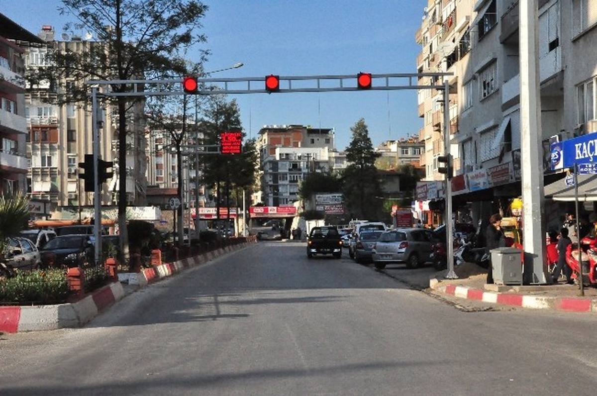 Nazilli\'de Tehlike Saçan Köprüye Yükseklik Uyarı Sistemi Kuruldu