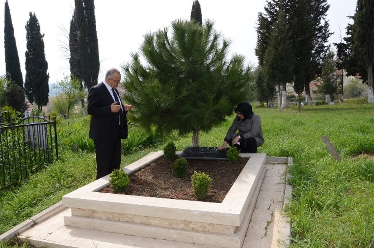 Necati Şahin, Aile Mezarlarını Ziyaret Etti