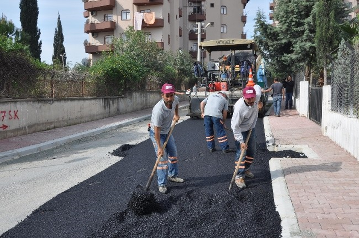 Toroslar\'da Asfalt Çalışmaları Sürüyor