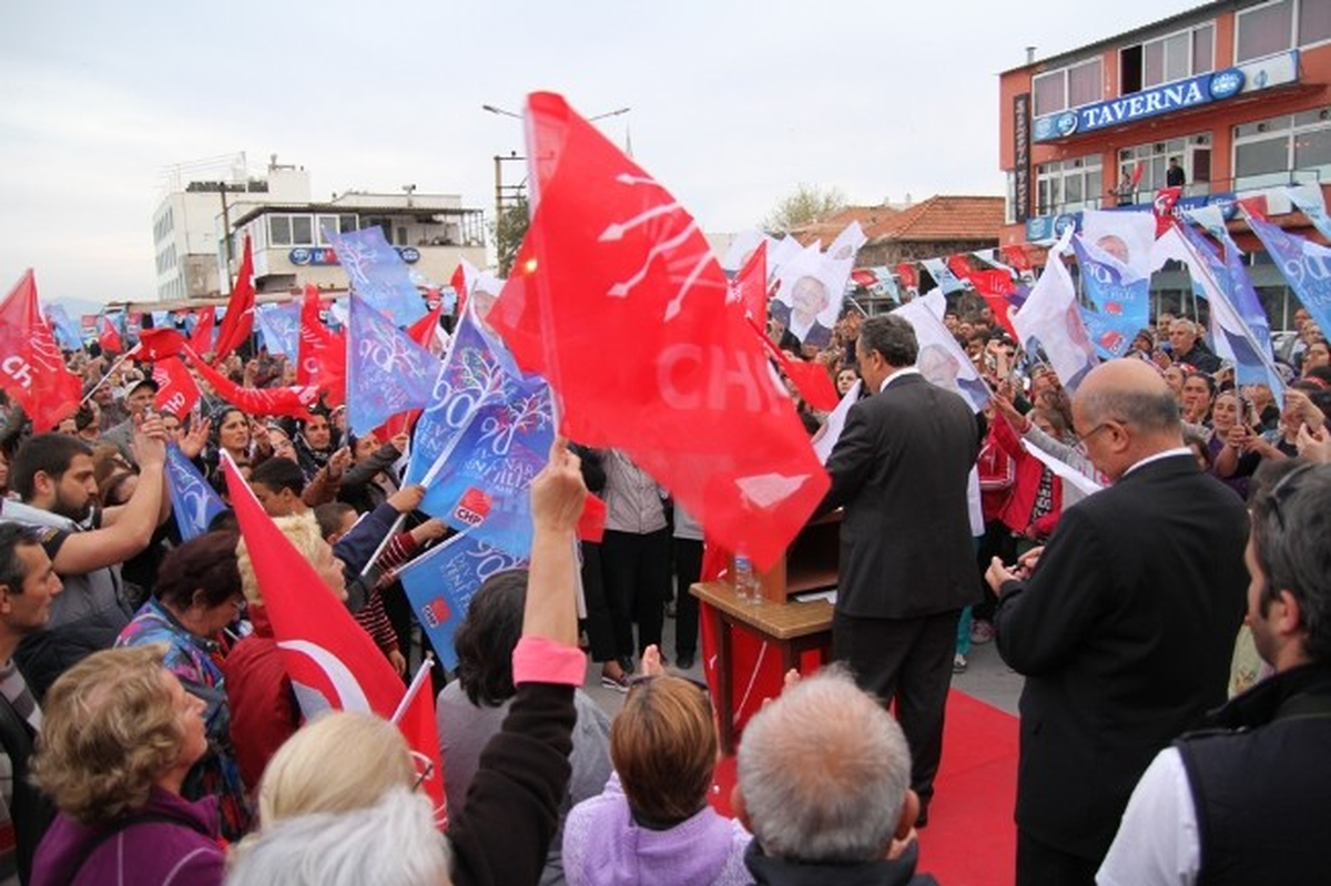 Tosun, Çandarlı\'ya Çıkarma Yaptı