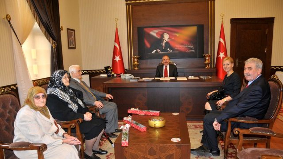 Huzurevi Sakinlerinden Kırklareli Valisi Yaman\'a Ziyaret
