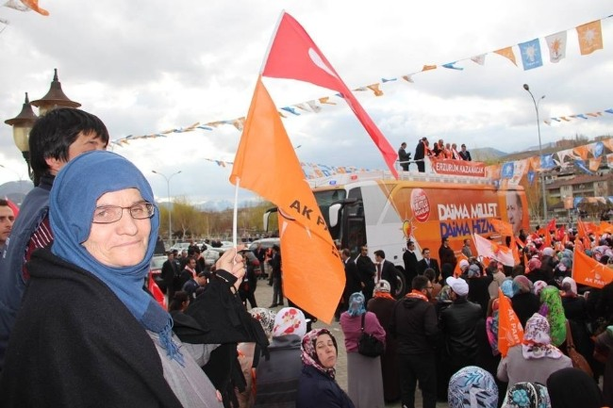 Bakan Efkan Ala\'yı Mitingde Annesi de İzledi (2)