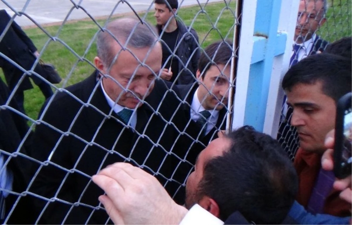 Başbakan Erdoğan\'a Zonguldak Havaalanında Sevgi Seli