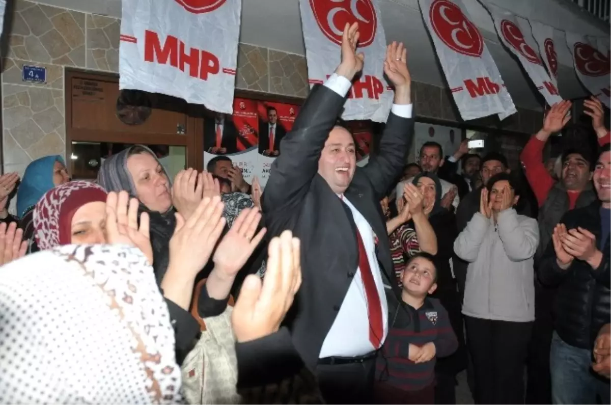 Başkan Okan Yanmaz\'ın Kahve Toplantıları Miting Havasında Geçiyor