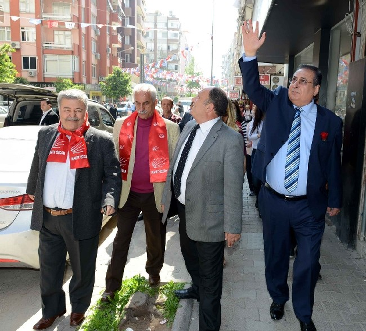 Başkan Özcan Akdeniz\'de Vatandaşla Buluştu