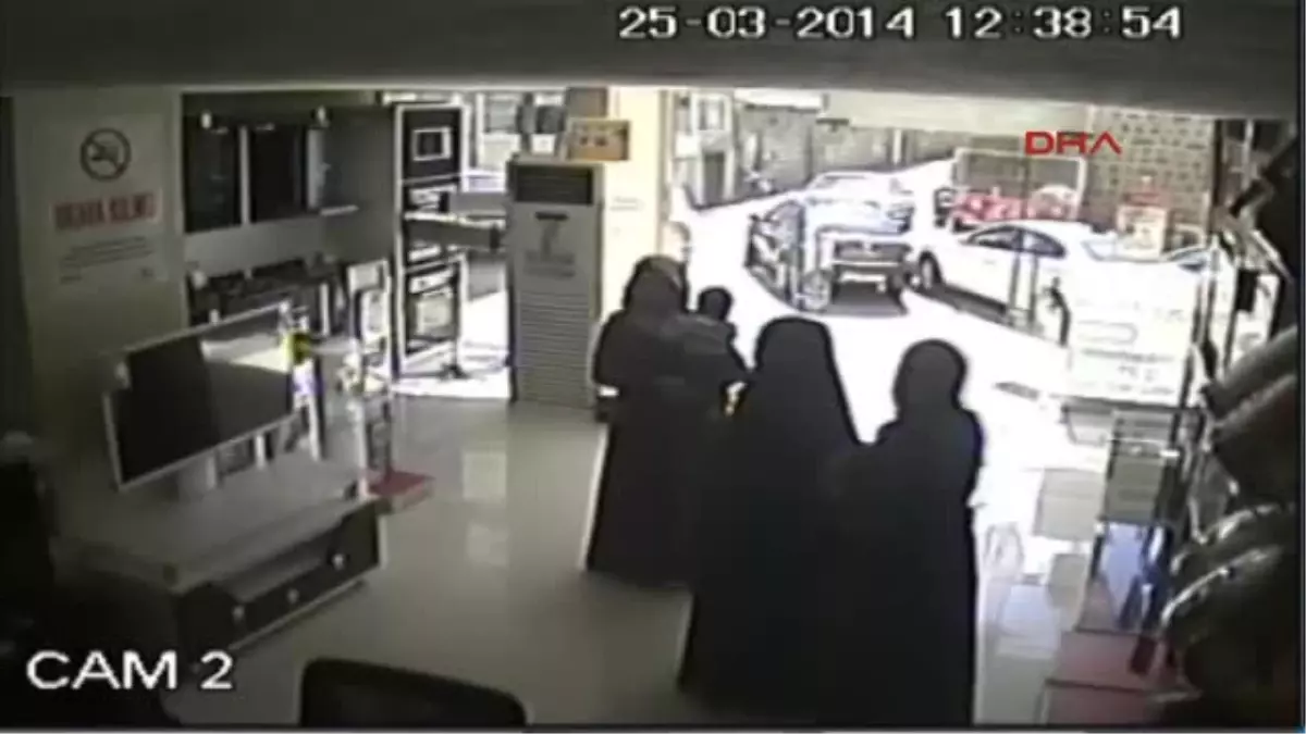 Beyaz Eşya Mağazasından Hırsızlık Kamerada