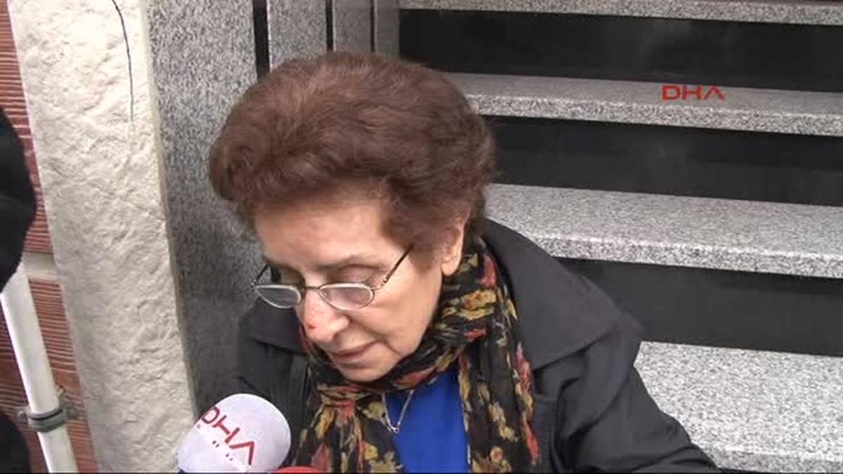 Beyoğlu\'nda Yaşlı Kadına Kapkaç Şoku