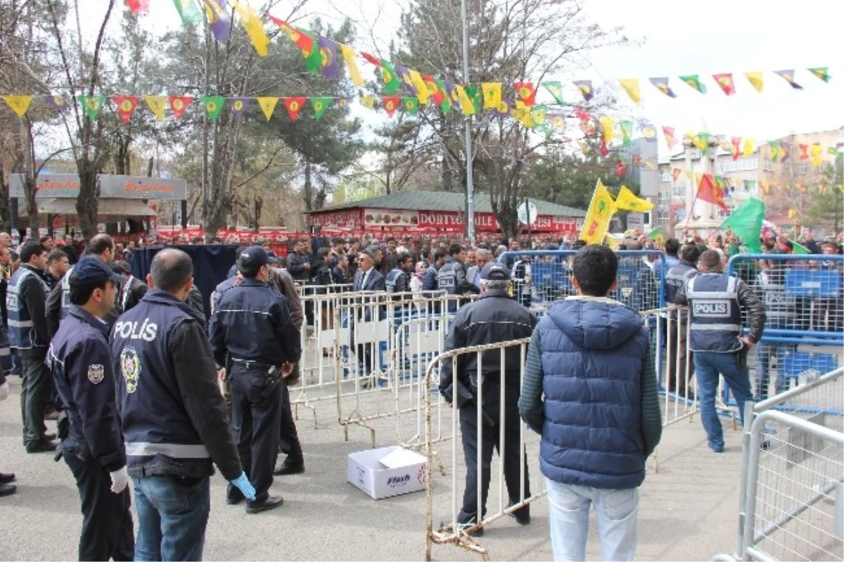 Demirtaş Bingöl\'de Miting Yaptı