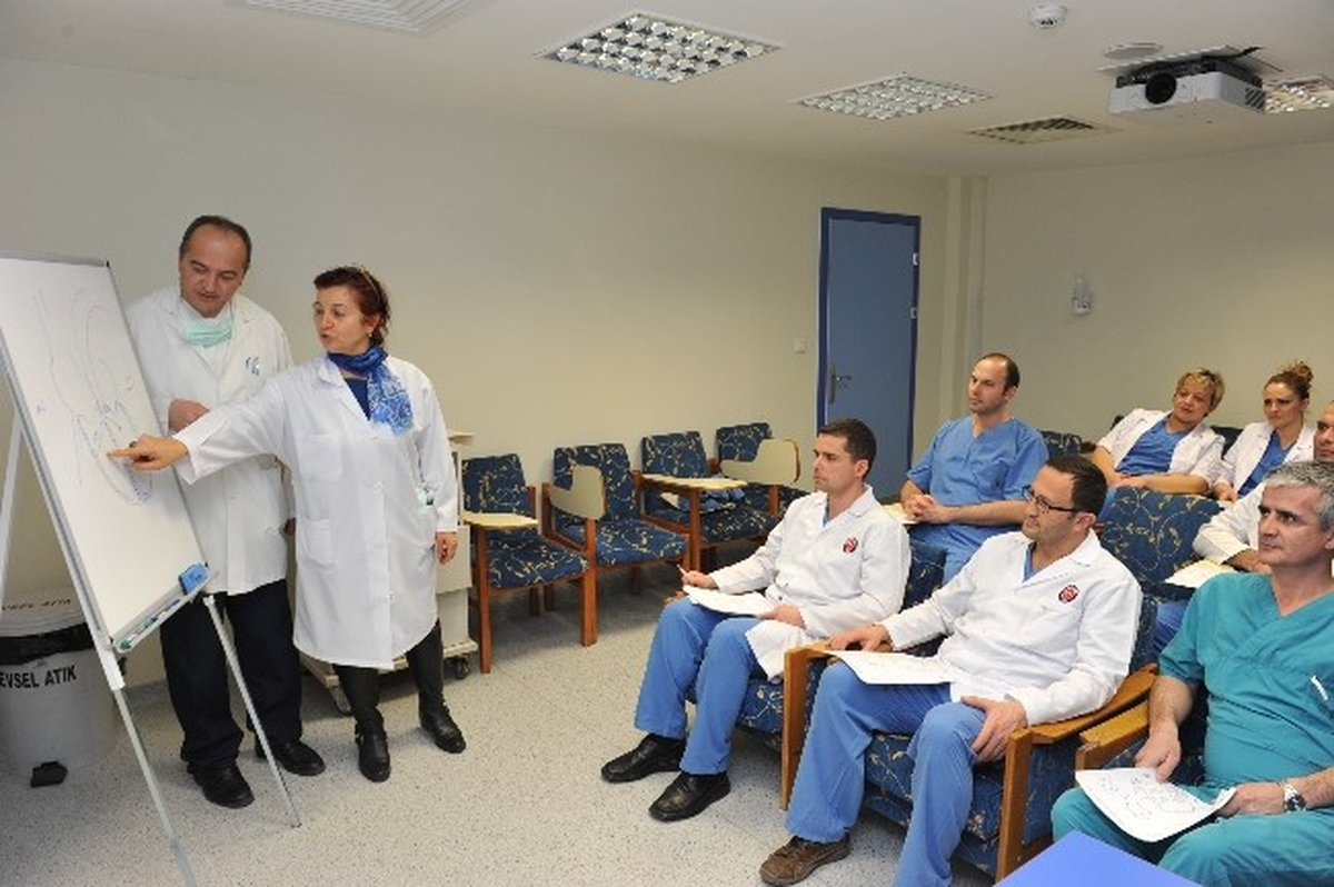 Eğitimlerini Tamamlayan Kosovalı Doktorlar Sertifikalarını Aldı