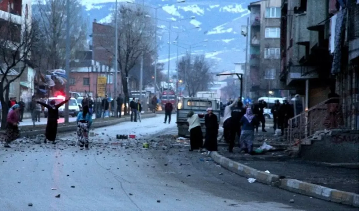 Erzurum\'da Akraba Kavgası Mahalle Savaşına Dönüştü