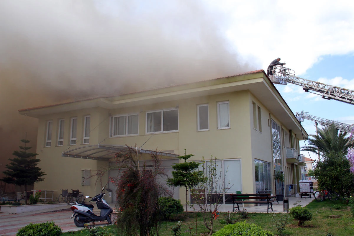 Fethiye\'de Diyaliz Merkezinde Yangın Çıktı