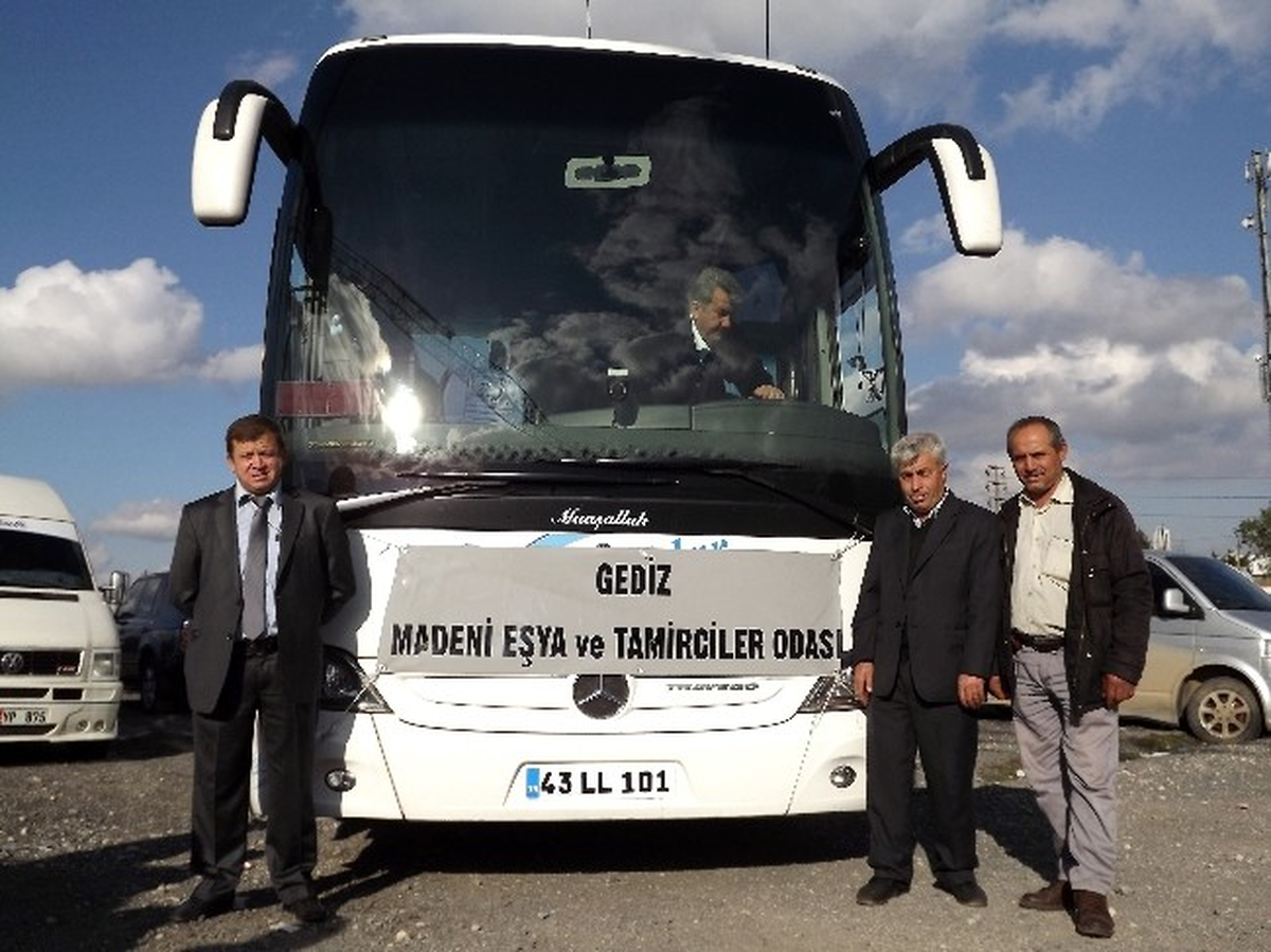 Gediz Madeni Eşya ve Tamirciler Odası Üyeleri Tüyap Kapı-Cam-Pencere Fuarını Gezdi