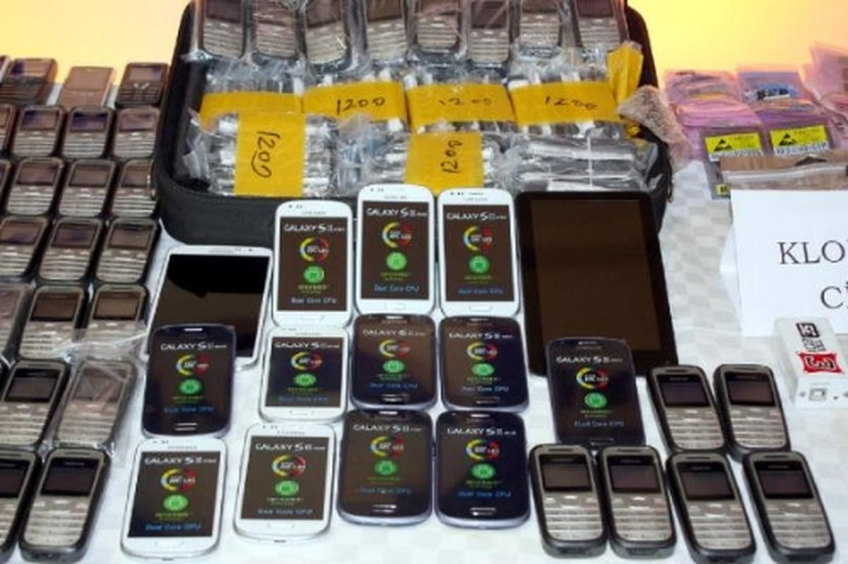Habur\'da, 1488 Kaçak Cep Telefonu Geçirildi