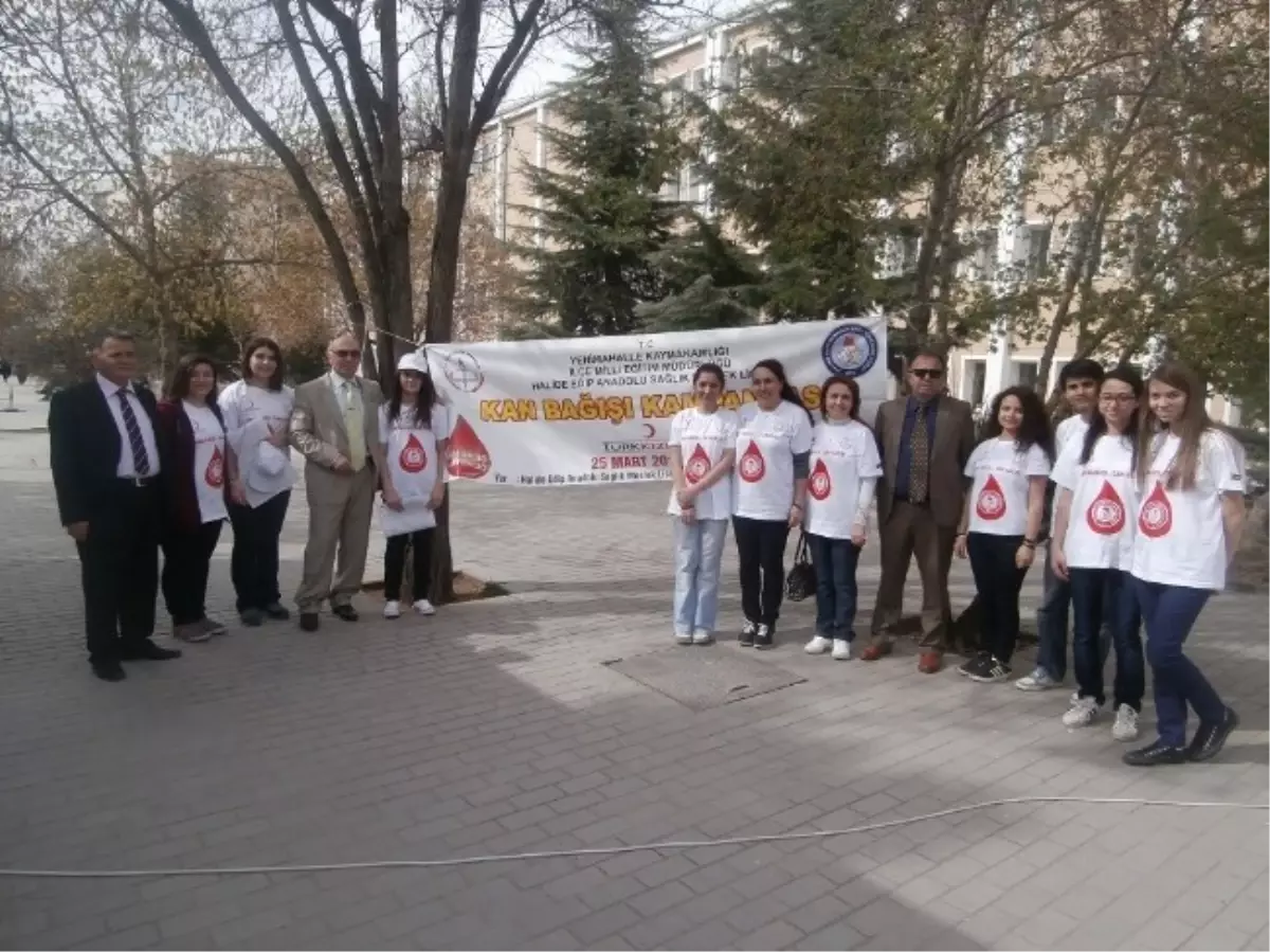 Halide Edipli Öğrencilerden Kan Bağışında Örnek Davranış