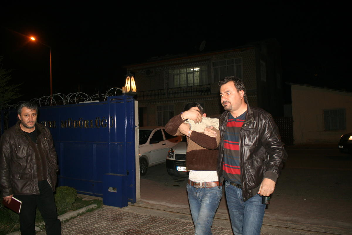 Konya\'da Hırsız Havalandırma Boşluğunda Yakalandı