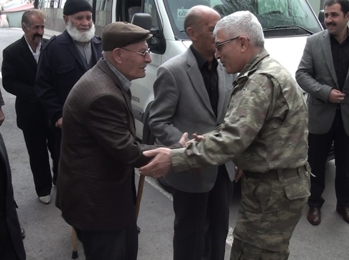 Huzurevi Sakinleri Askerlerle Yemek Yedi