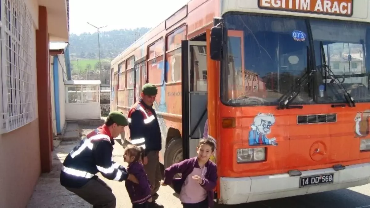 Bolu\'da Jandarma İlkokul Öğrencilerine Eğitim Verdi