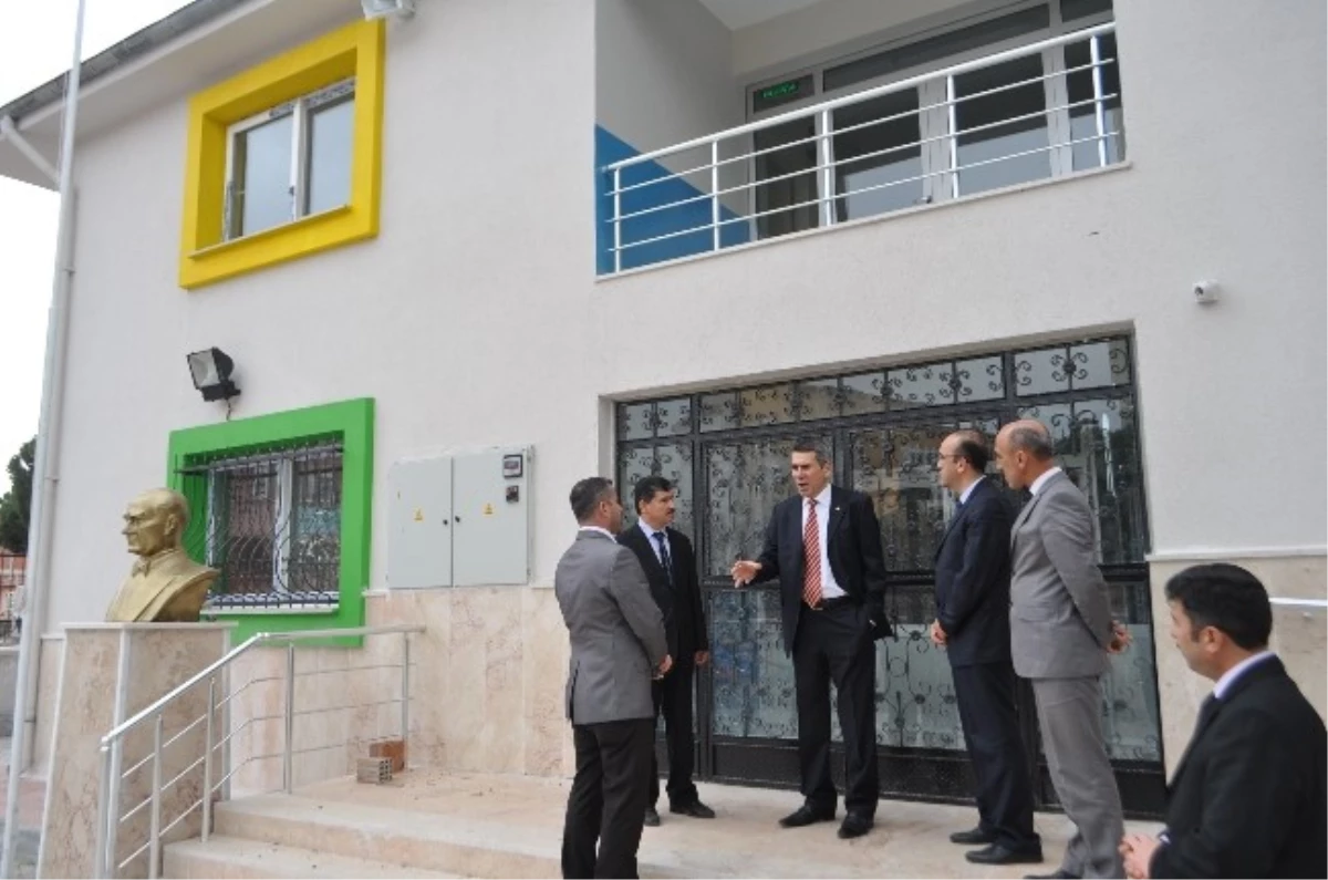Kaymakam Sezgin: "Demirci\'ye Yeni Okul Binaları Kazandırıldı"