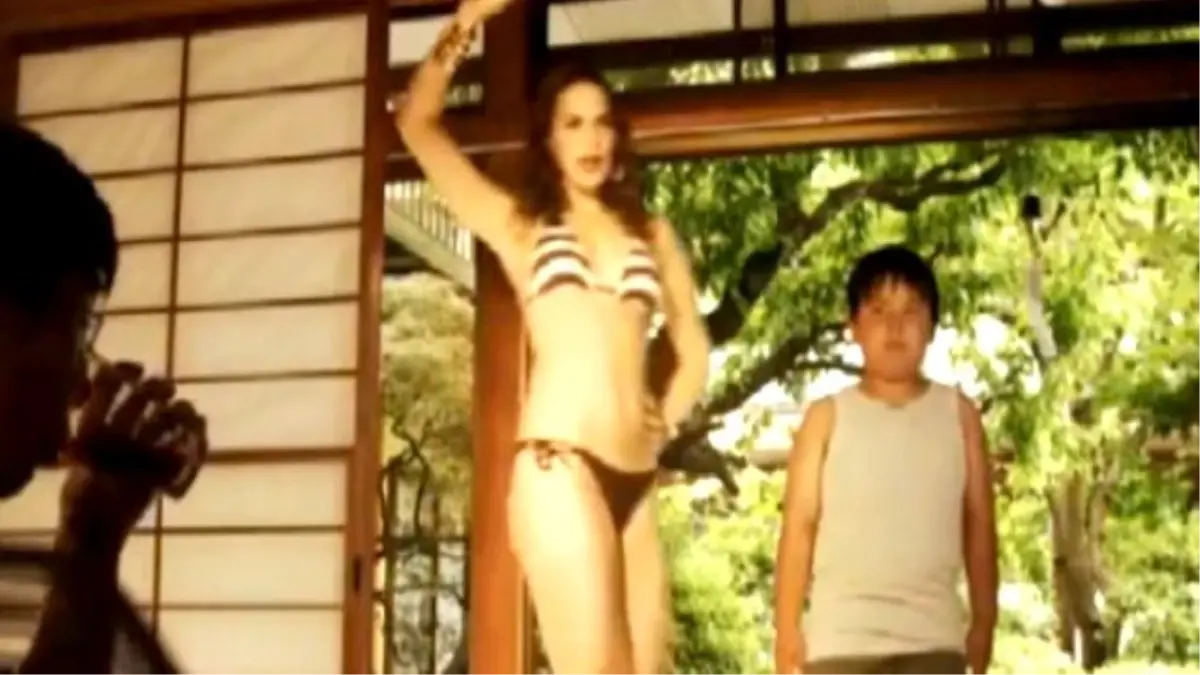 Çocuk, Bikinili Genç Kızı Ailesine Sevgilim Diye Tanıttı