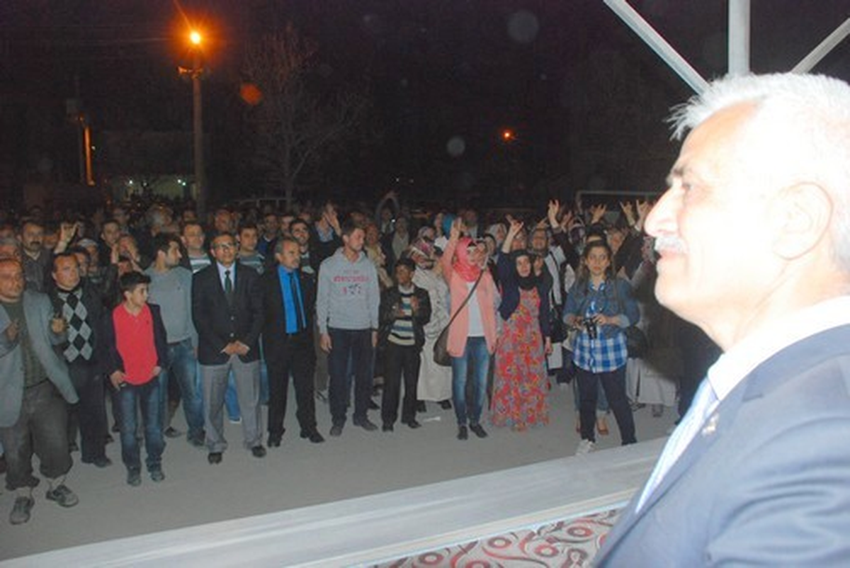 Kurşun\'un Konuşmasında İzdiham