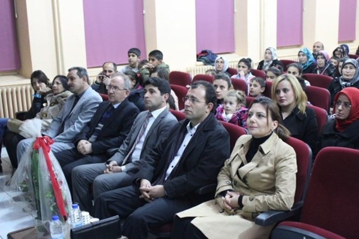 Selim Şehit Yılmaz Bilgin İlköğretim Okulu Öğrencileri Anlamlı Tiyatro Oyunu