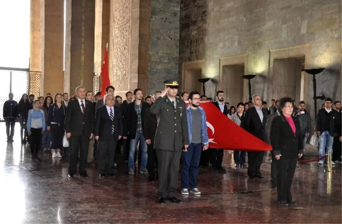 Türk Ocakları\'ndan Anıtkabir\'e Ziyaret