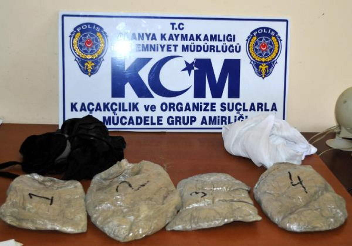 3 Kilo Eroini Beline Sarmış