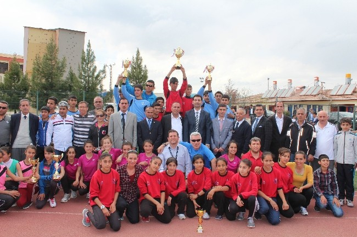 Anadolu Yıldızları Atletizmde Yarıştı