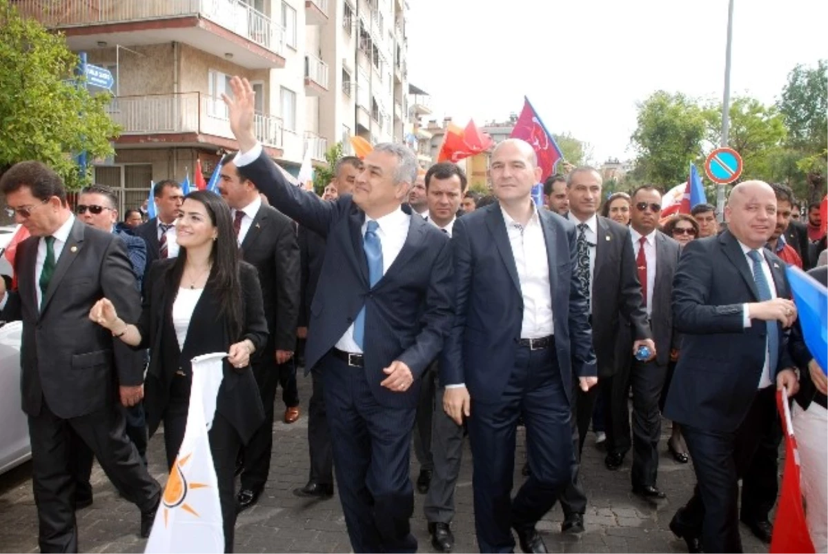 Aydın\'da AK Parti\'liler Sevgi Yürüyüşünde Buluştu
