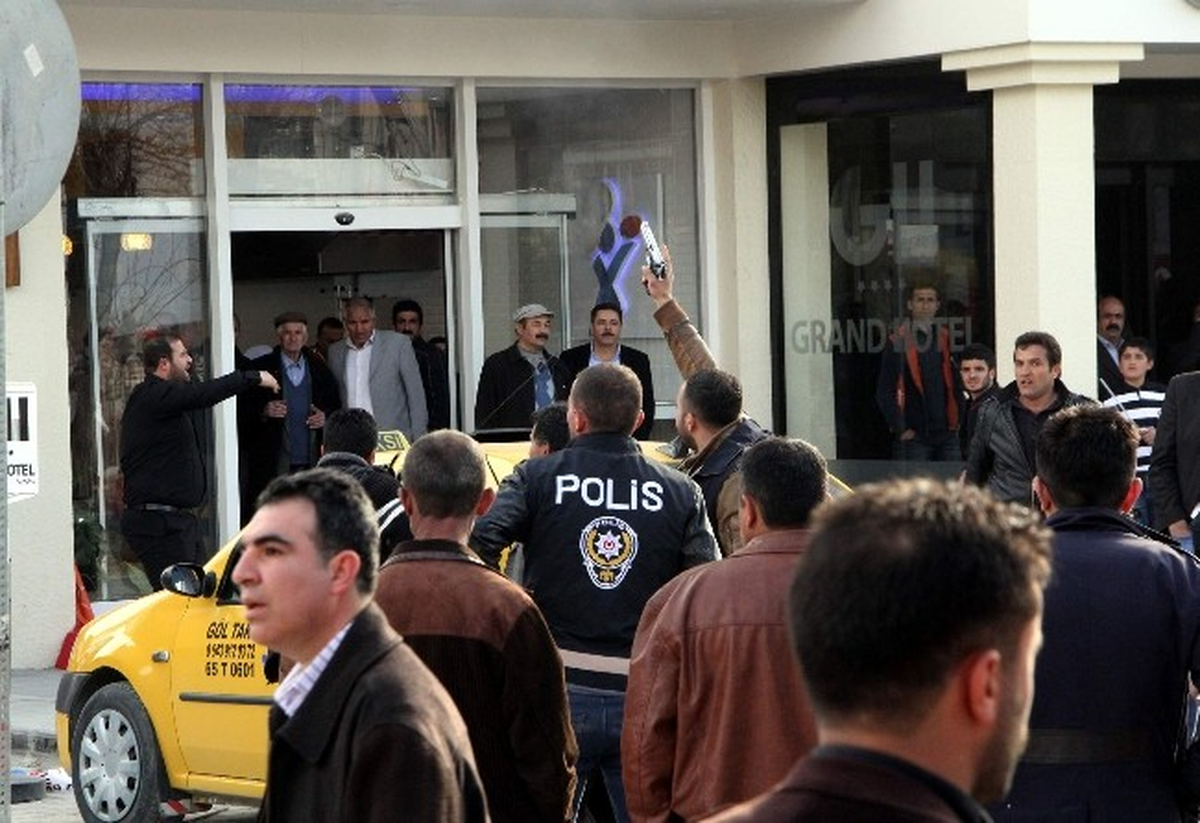 Başbakan\'ın Mitinginden Dönenlere Saldırı