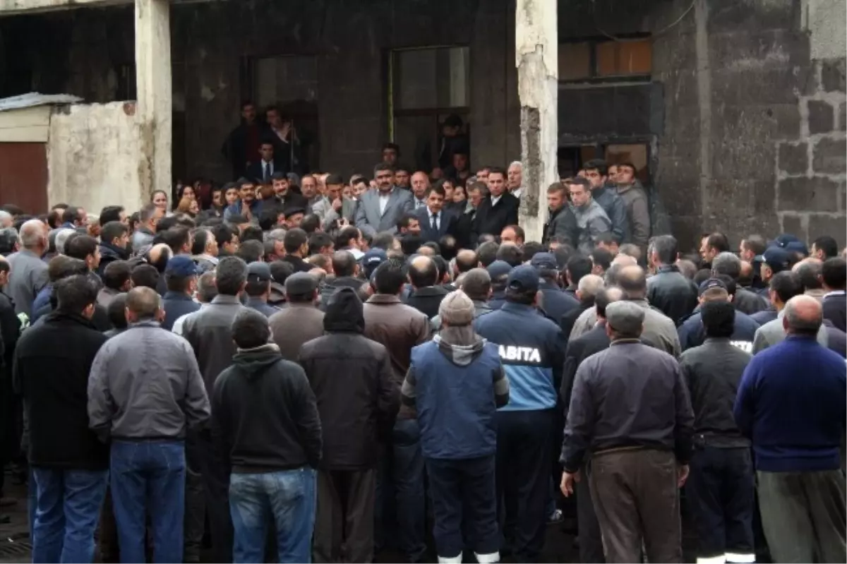 Belediye Personelinden Başkan Bozkuş\'a Seçim Öncesinde Destek